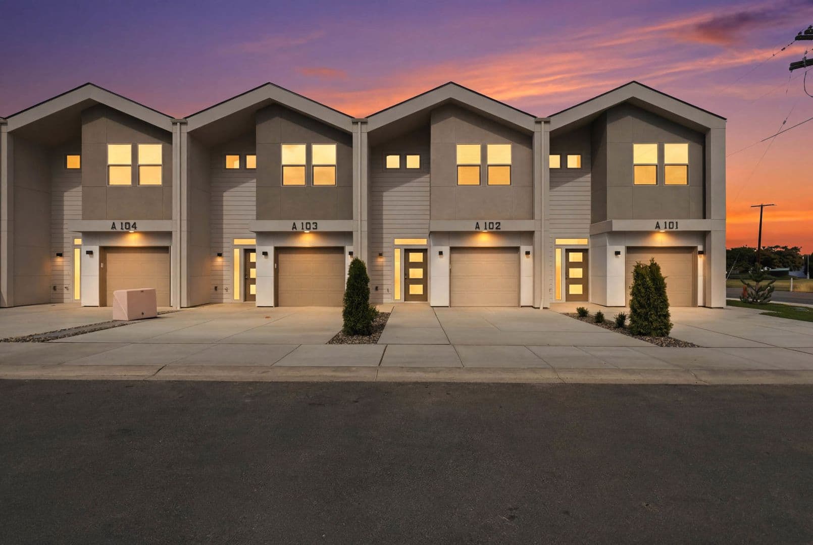 Pasco Townhome: 6820 W Court St