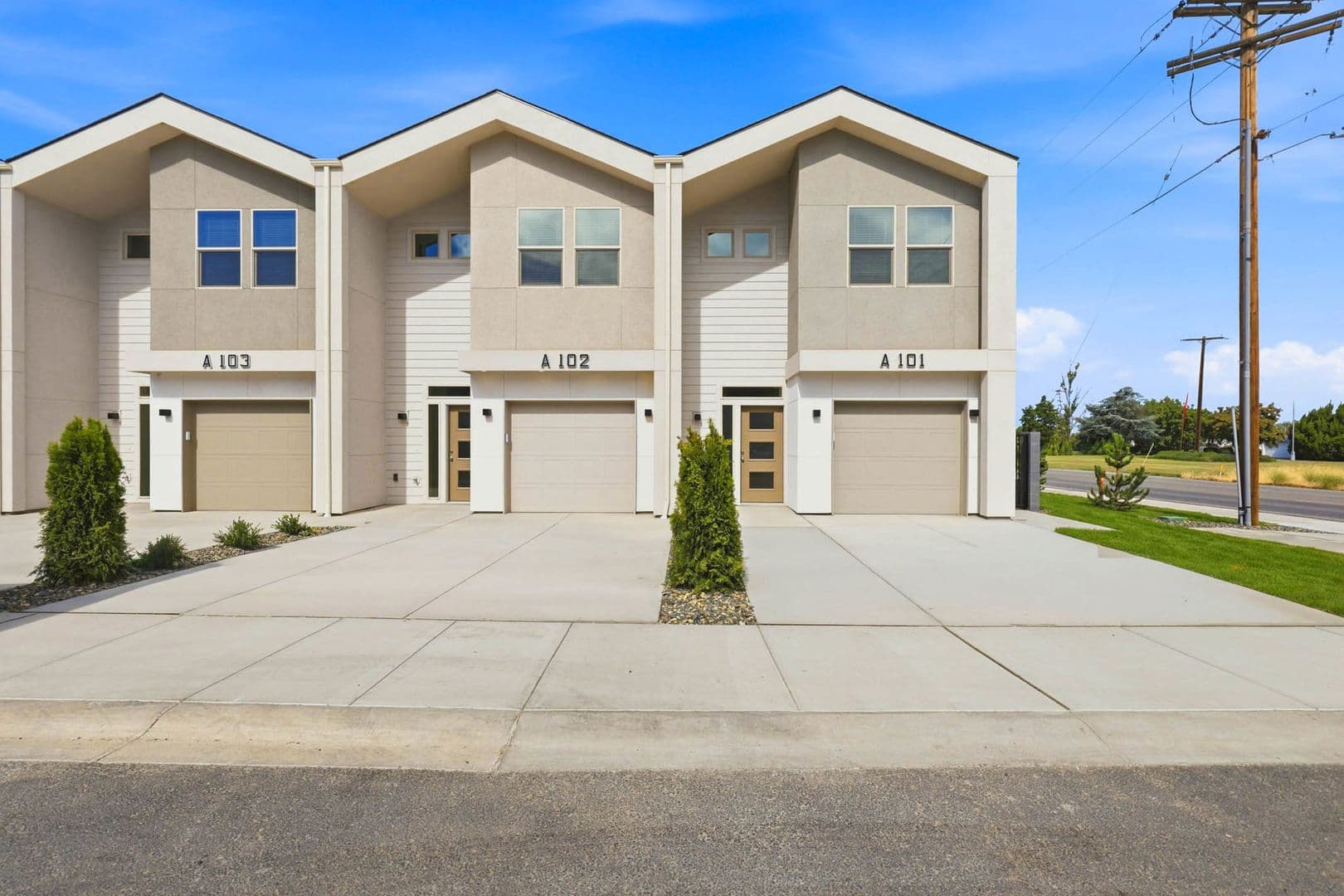 Pasco Townhome: 6820 W Court St