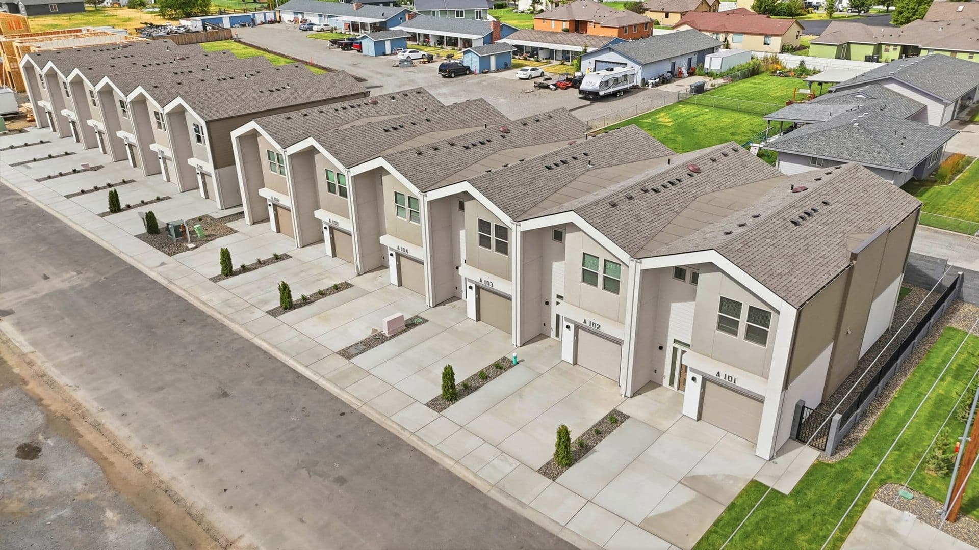 Pasco Townhome: 6820 W Court St