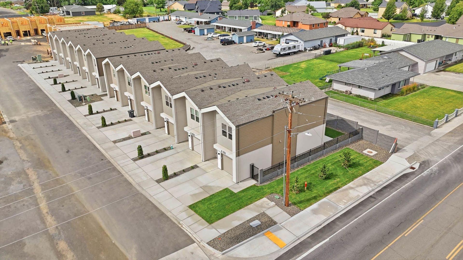 Pasco Townhome: 6820 W Court St