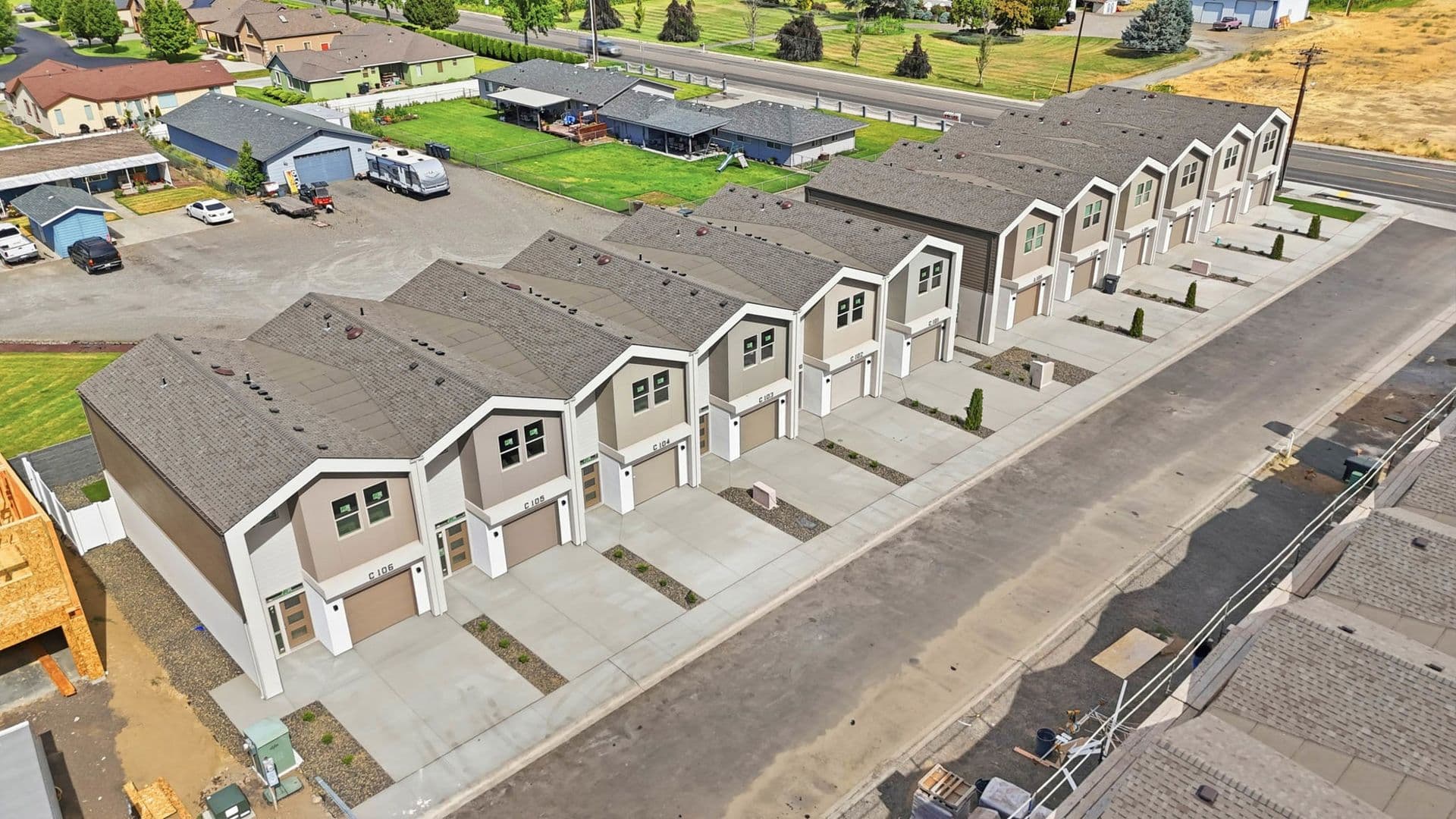 Pasco Townhome: 6820 W Court St