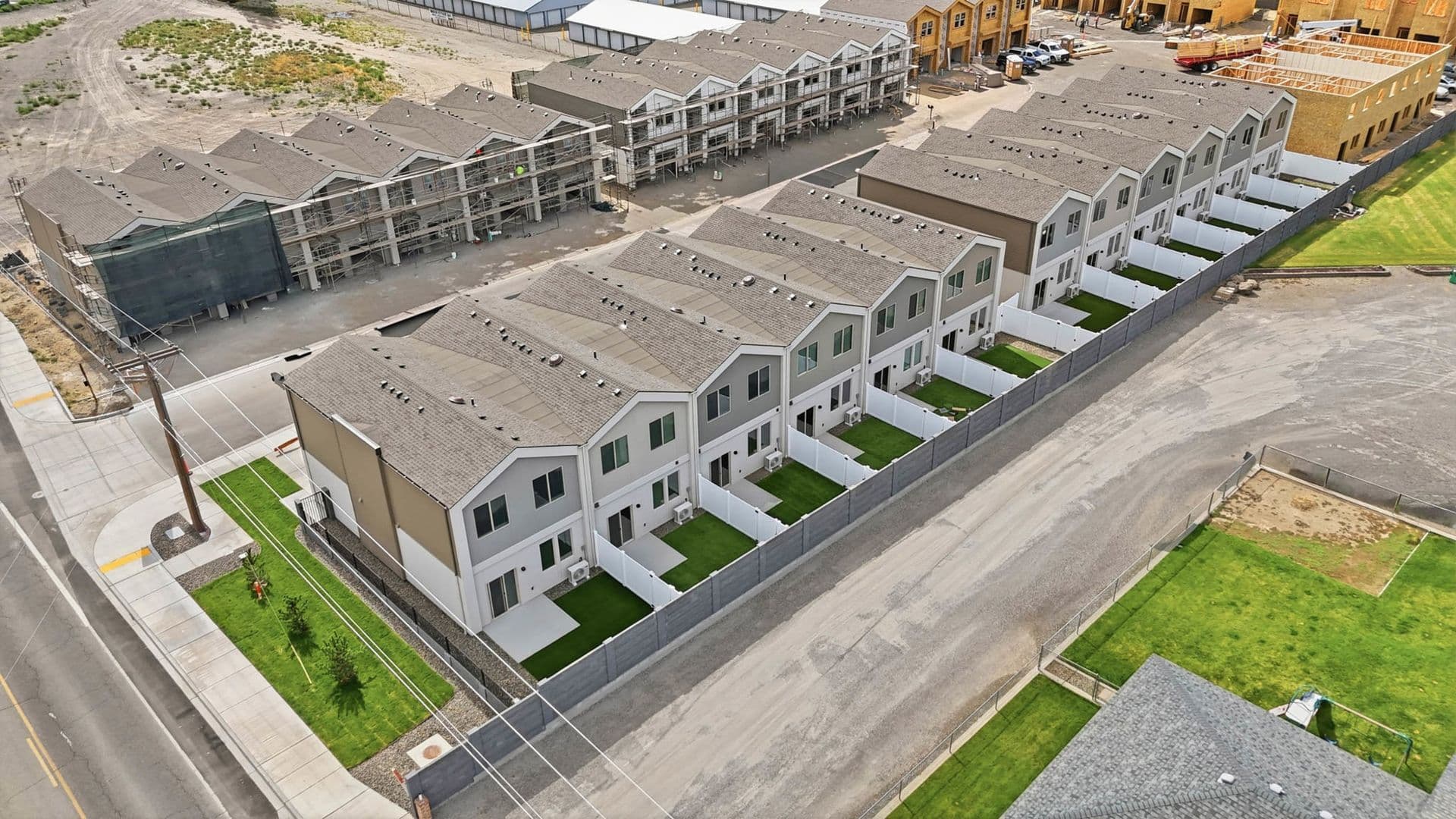 Pasco Townhome: 6820 W Court St