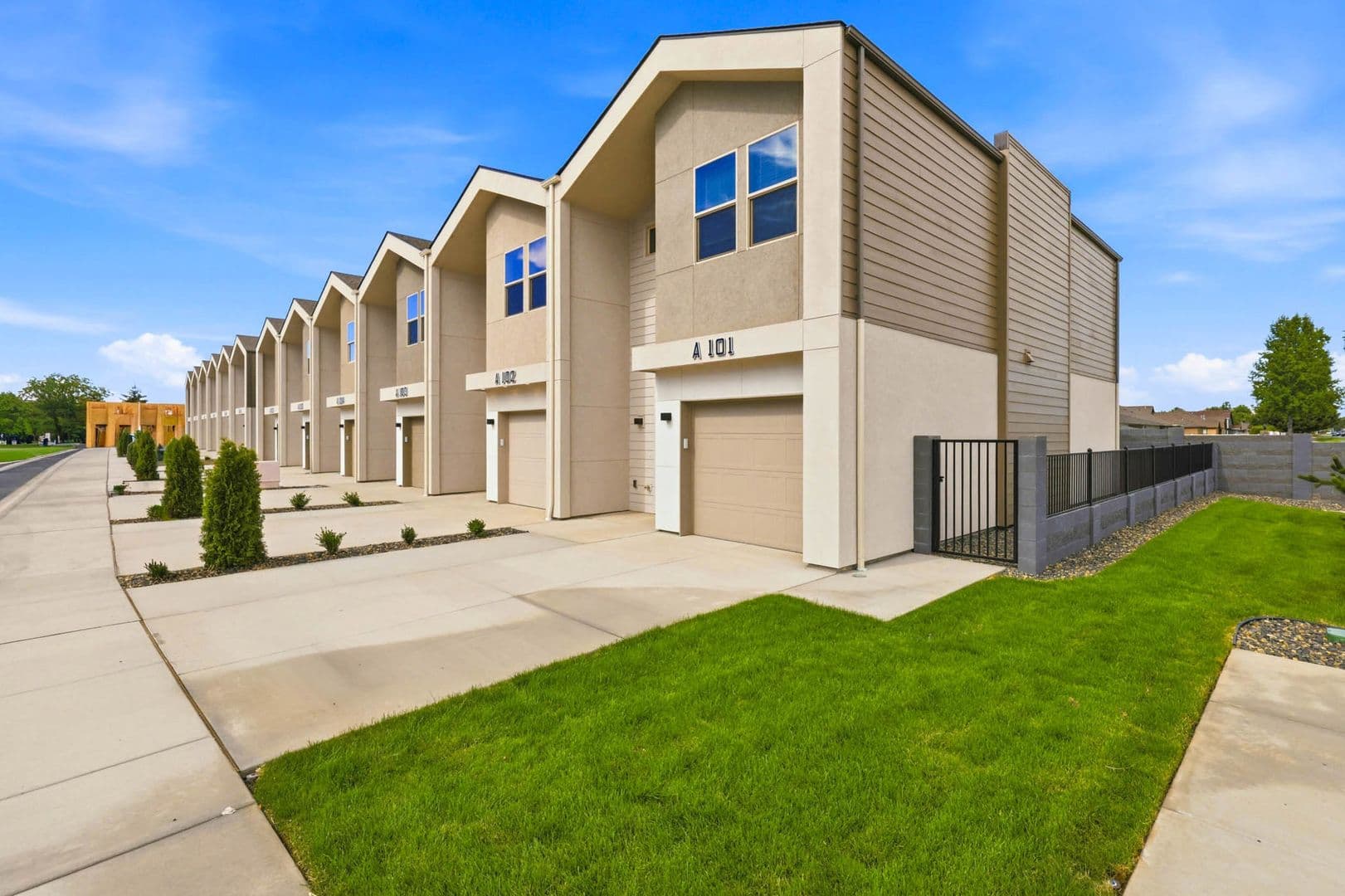 Pasco Townhome: 6820 W Court St