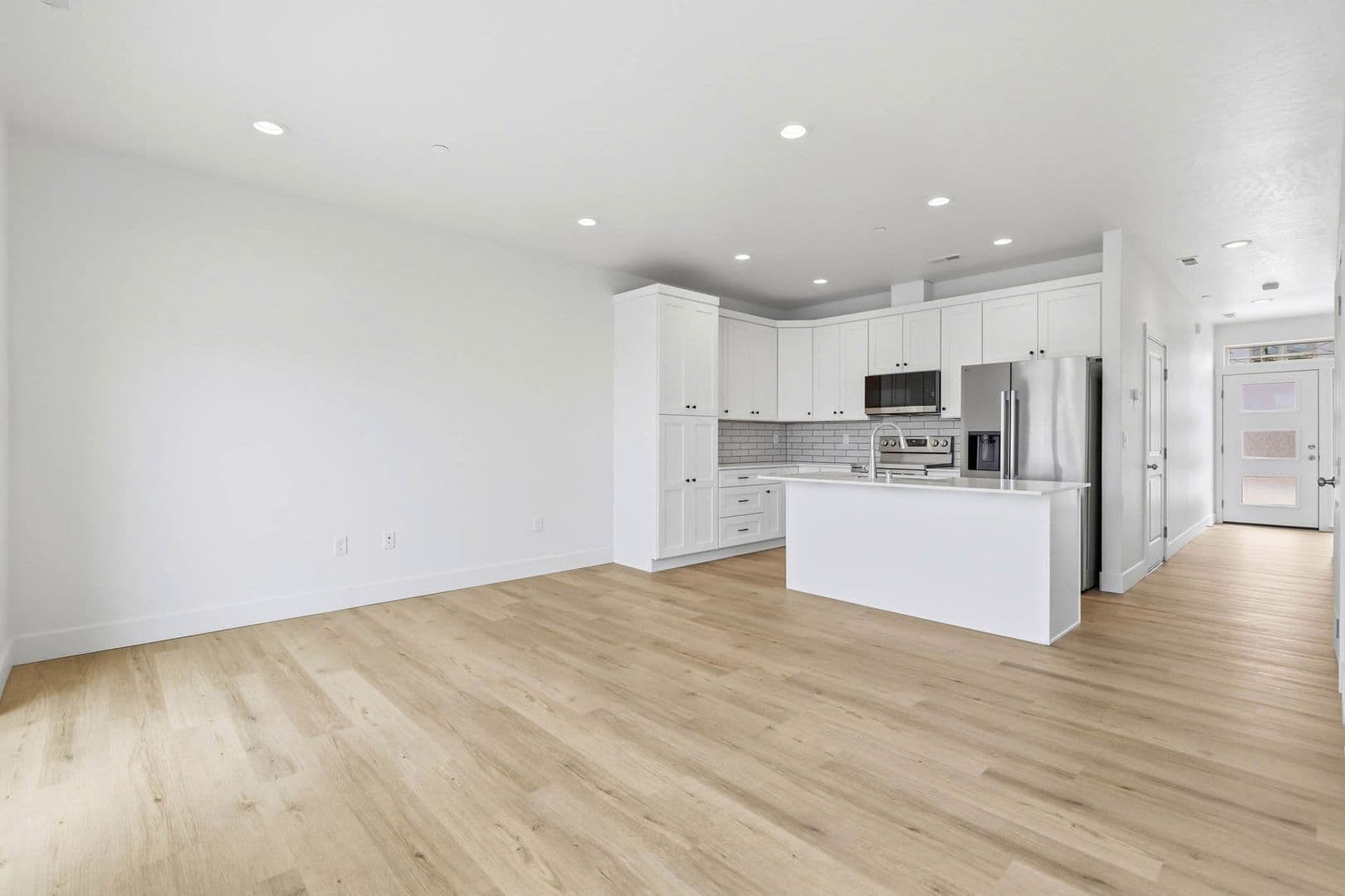 Pasco Townhome: 6820 W Court St