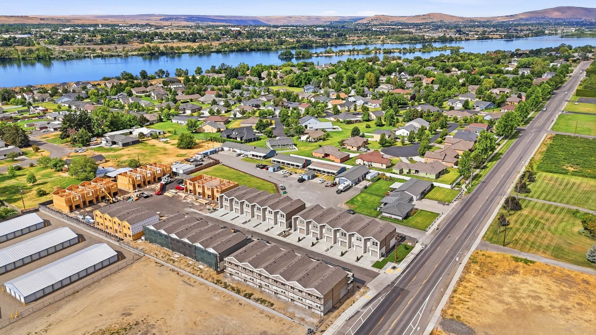Pasco Townhome: 6820 W Court St