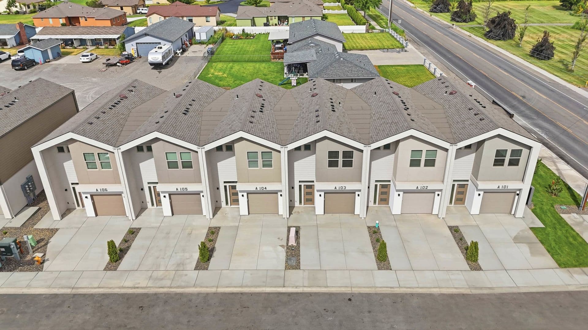 Pasco Townhome: 6820 W Court St
