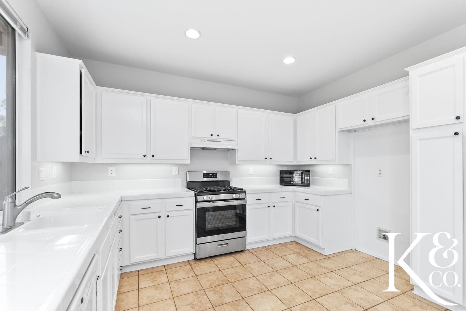 Camarillo House: 549 Avenida Magdalena