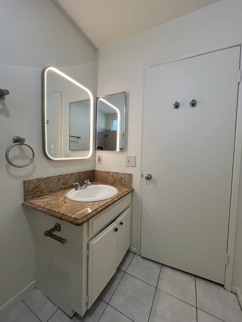 Glendale Apartment: 1001 Orange Grove Ave