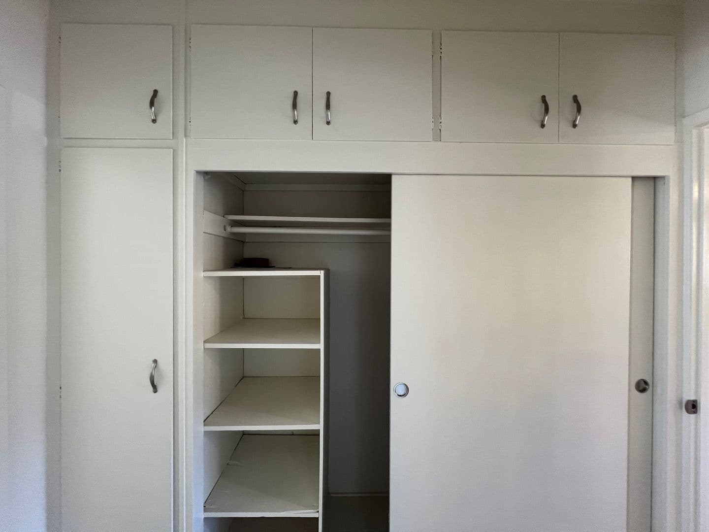 La Crescenta Apartment: 3920 La Crescenta Ave.
