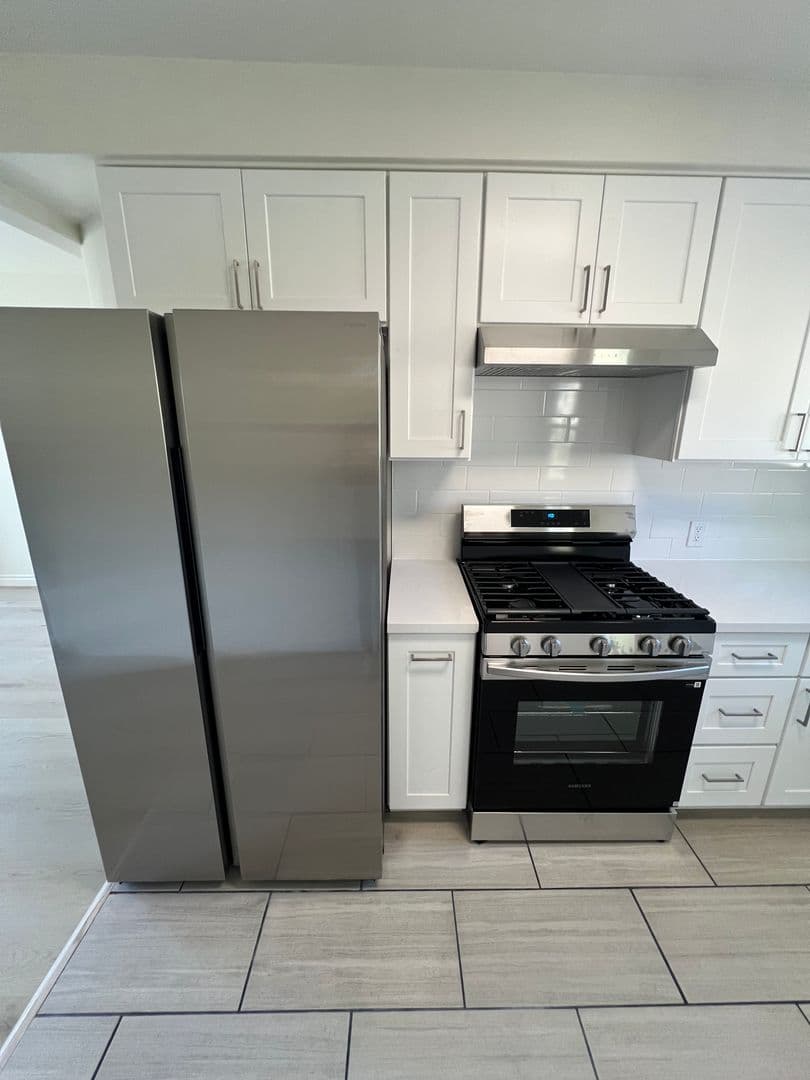 La Crescenta Apartment: 3920 La Crescenta Ave.