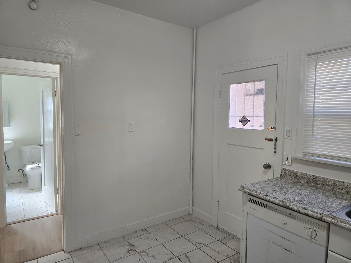 GLENDALE Apartment: 1317 - 1319 E. WILSON AVE