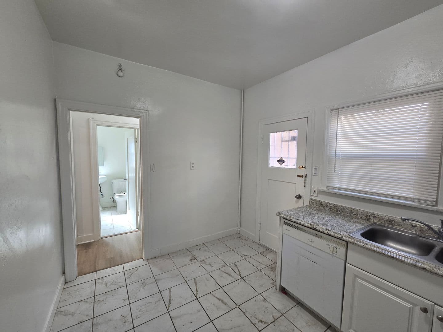 GLENDALE Apartment: 1317 - 1319 E. WILSON AVE