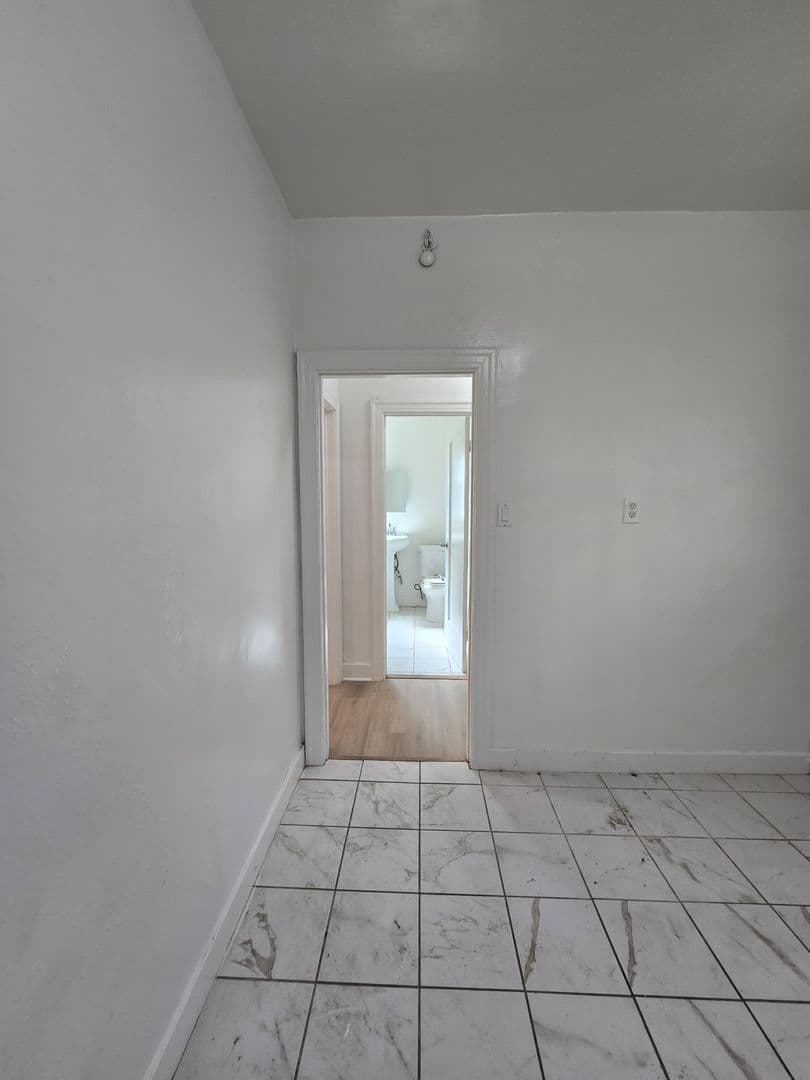 GLENDALE Apartment: 1317 - 1319 E. WILSON AVE