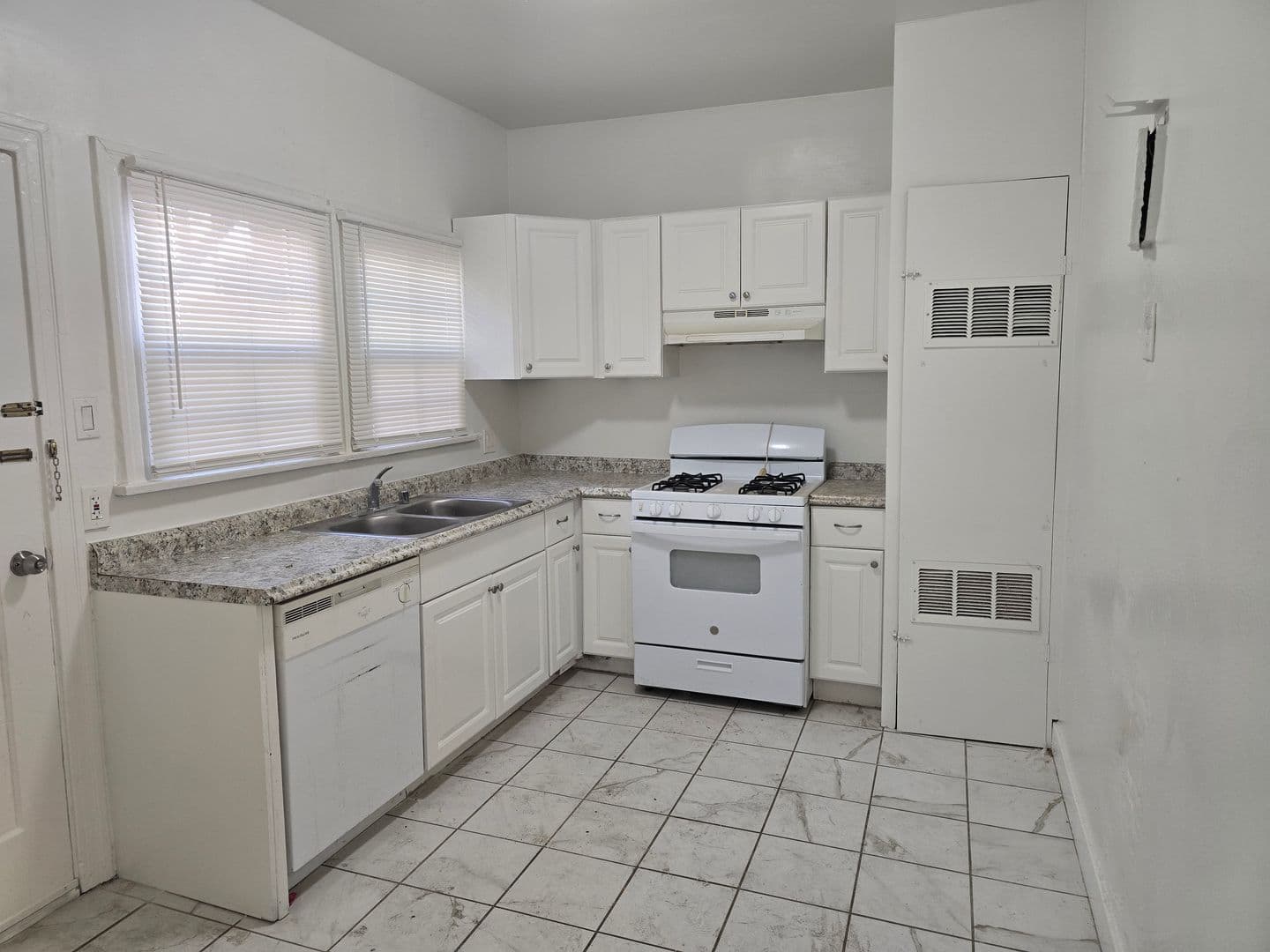 GLENDALE Apartment: 1317 - 1319 E. WILSON AVE