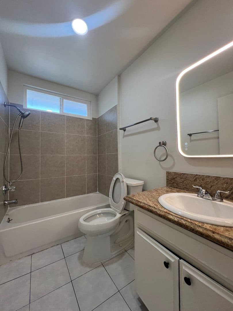 Glendale Apartment: 1001 Orange Grove Ave