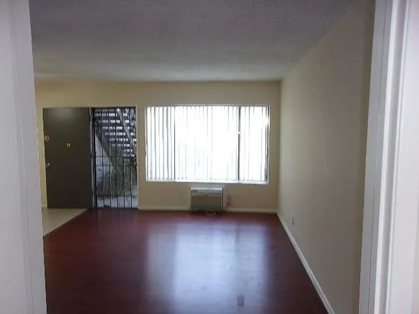 Van Nuys Apartment: 13819 Sherman Way,