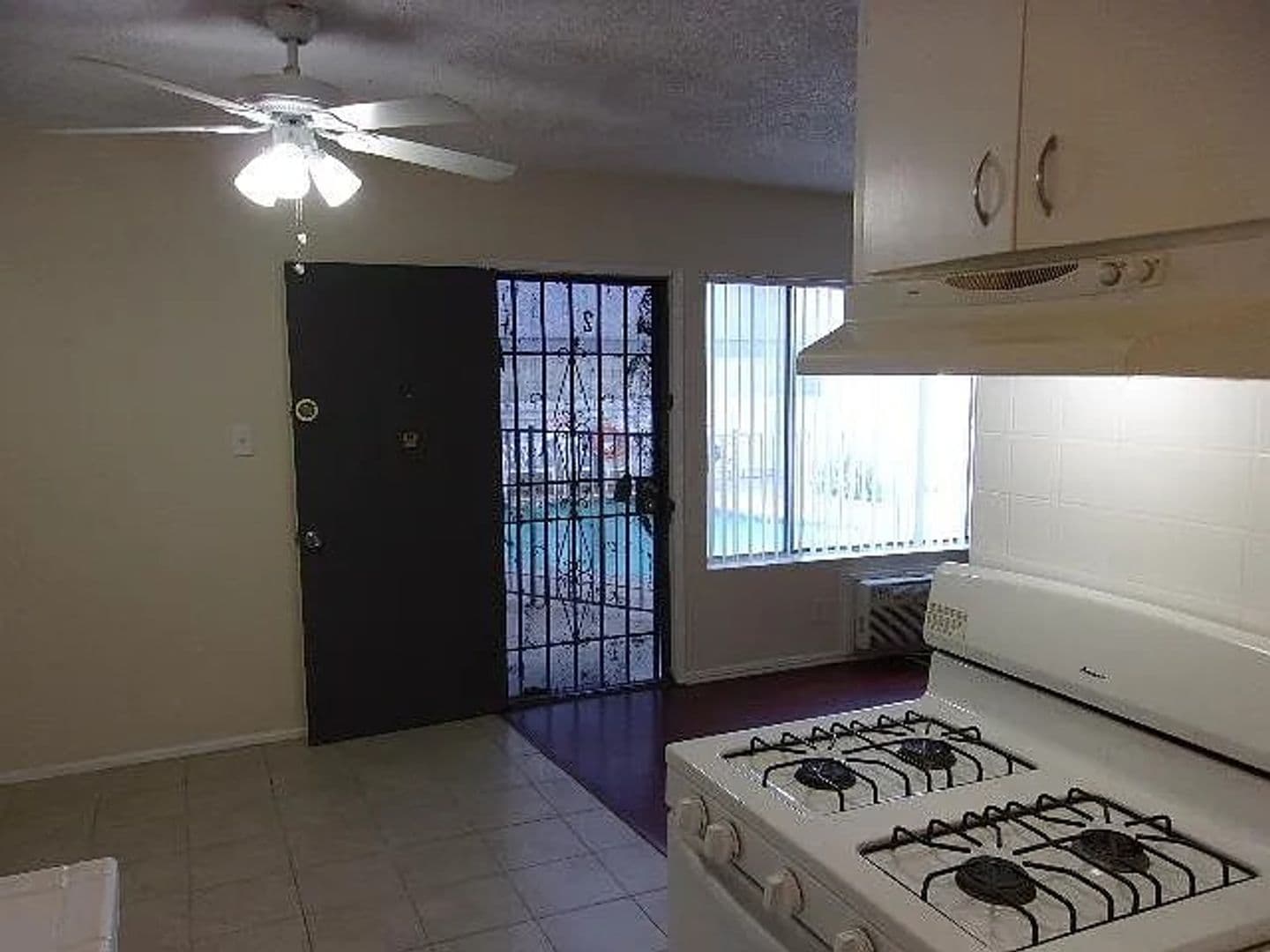 Van Nuys Apartment: 13819 Sherman Way,