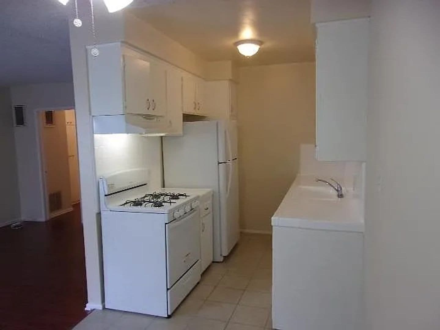 Van Nuys Apartment: 13819 Sherman Way,