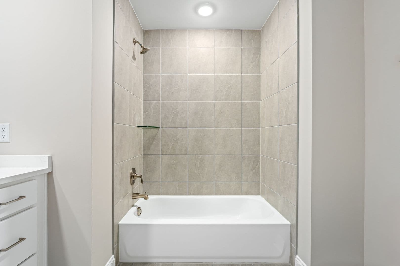 Auburn Townhome: 913 Winslow Ct.