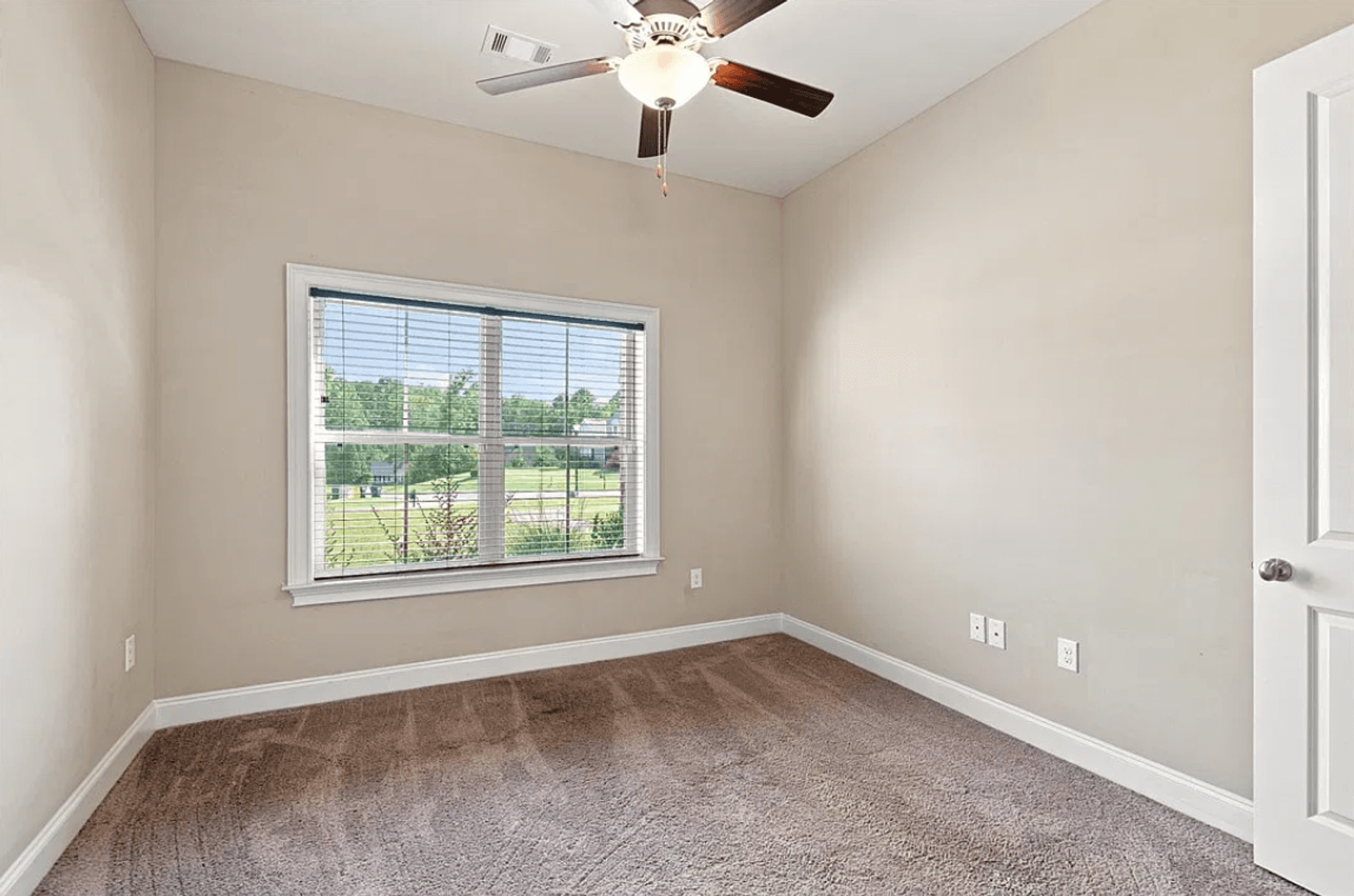 Opelika House: 856 Violet Ln