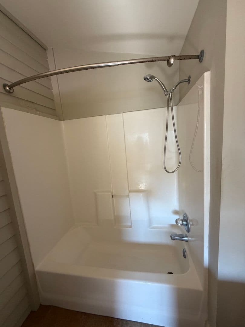 Opelika House: 707 Ave. D