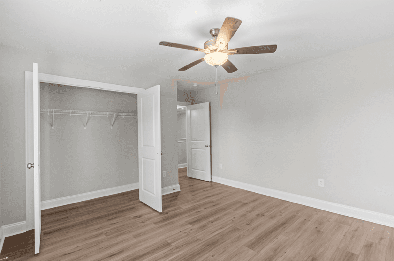 Enterprise Townhome: 208 Clifton Dr.