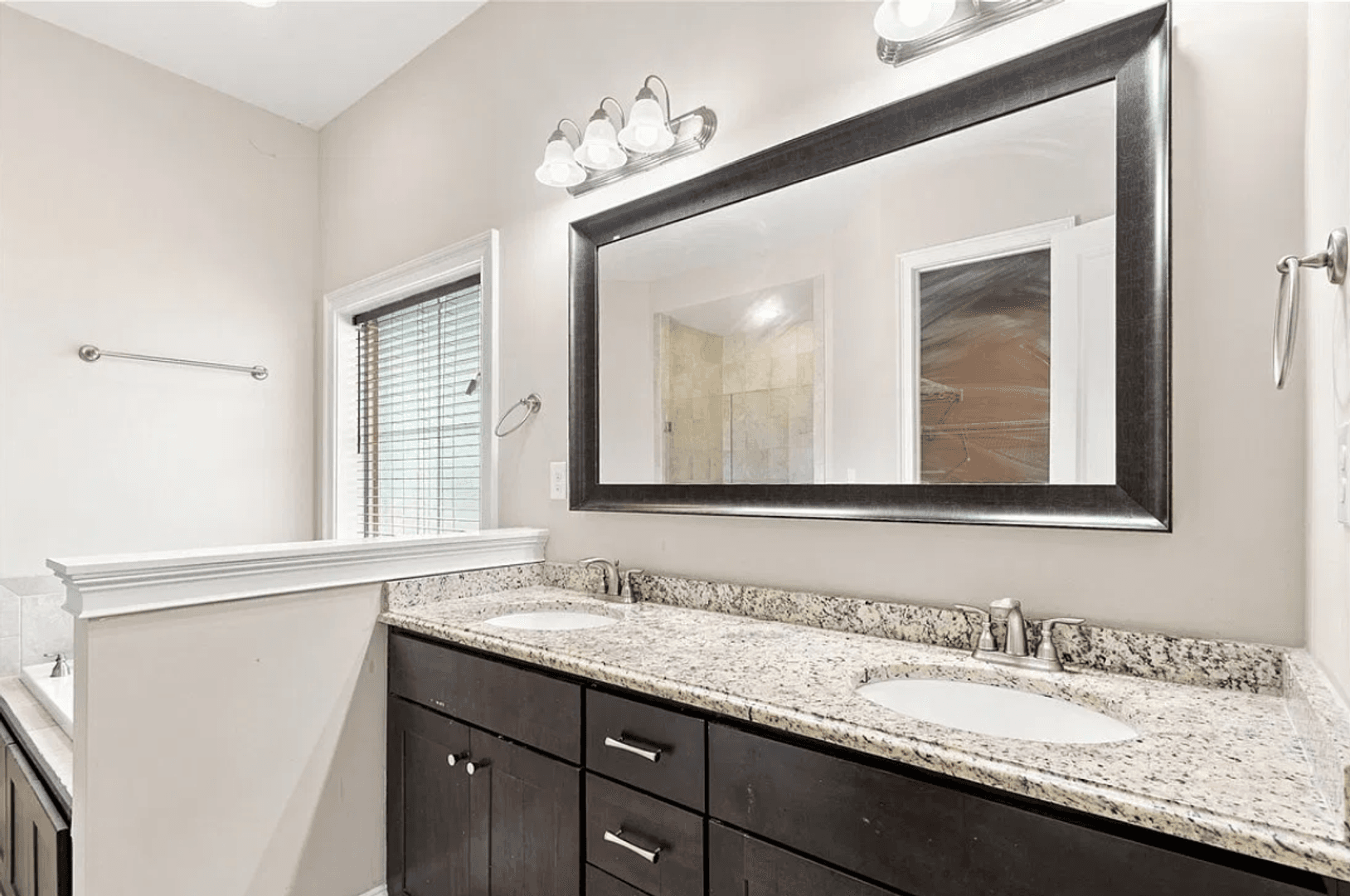 Opelika House: 856 Violet Ln