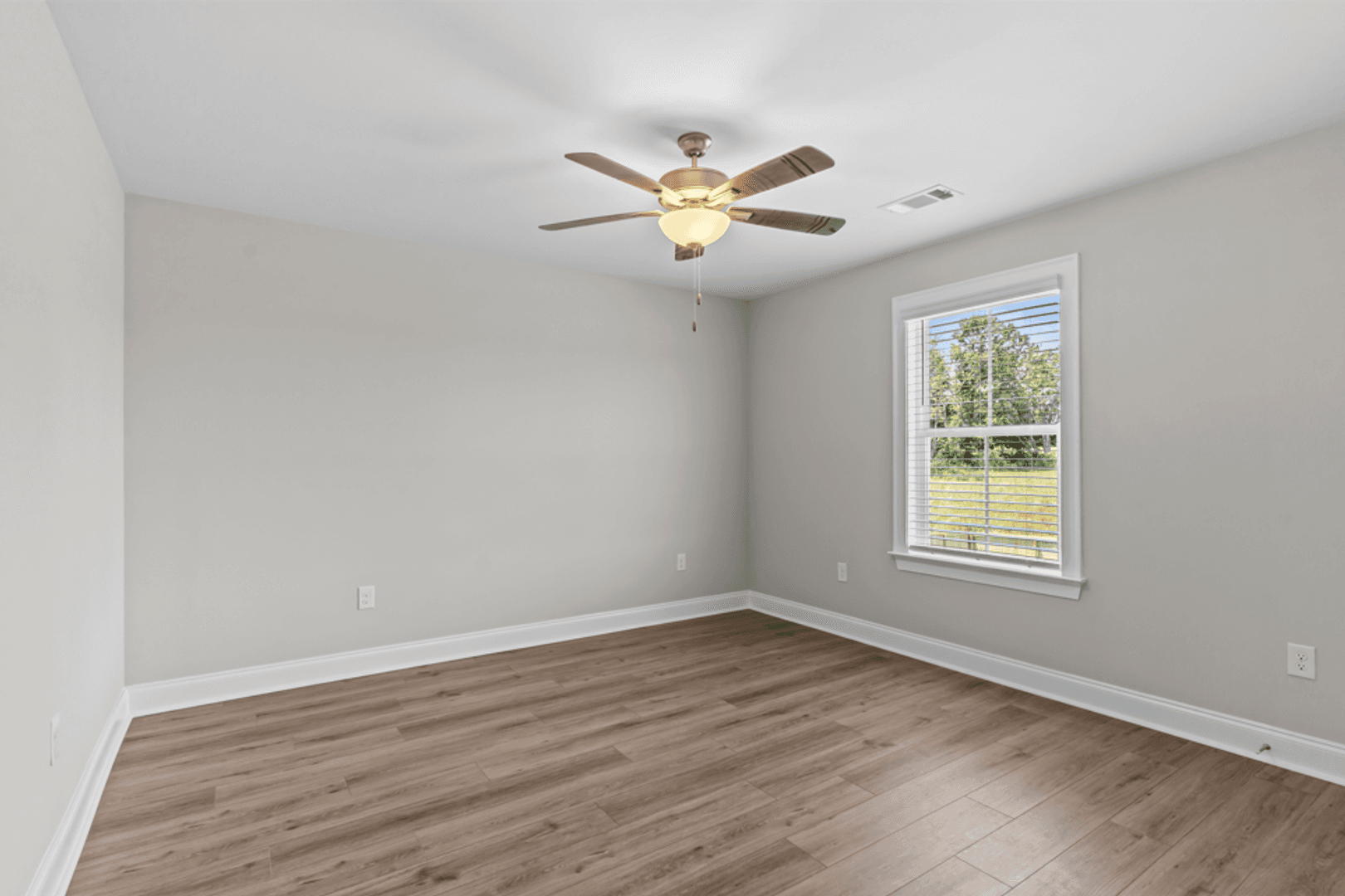 Enterprise Townhome: 204 Clifton Dr.
