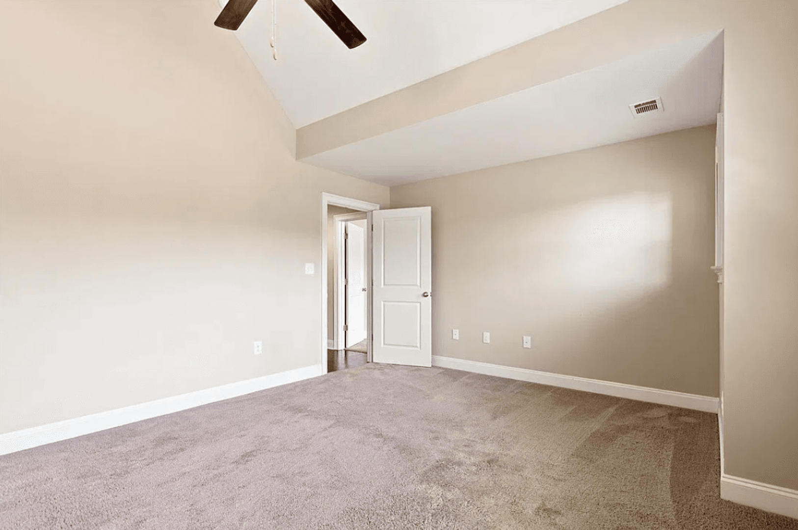 Opelika House: 856 Violet Ln
