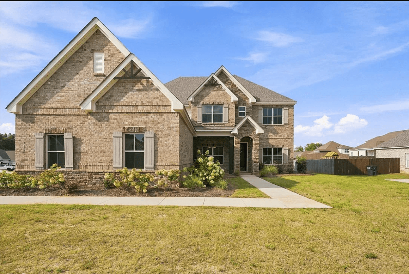 Opelika House: 856 Violet Ln