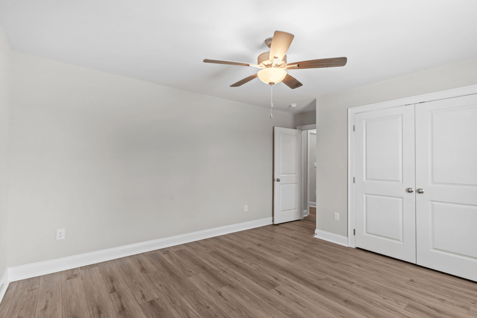 Enterprise Townhome: 206 Clifton Dr.