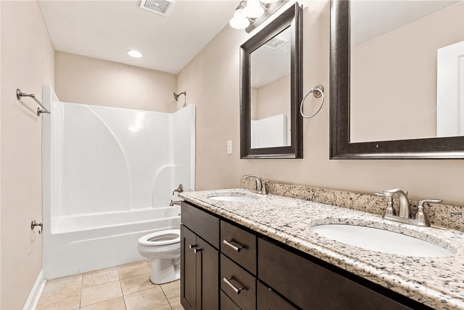 Opelika House: 856 Violet Ln