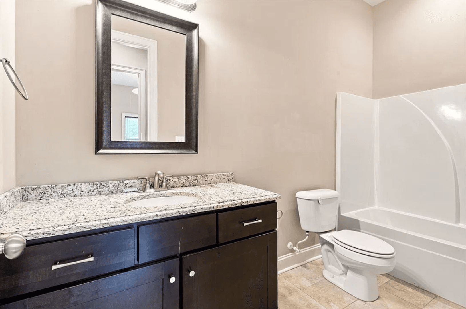 Opelika House: 856 Violet Ln