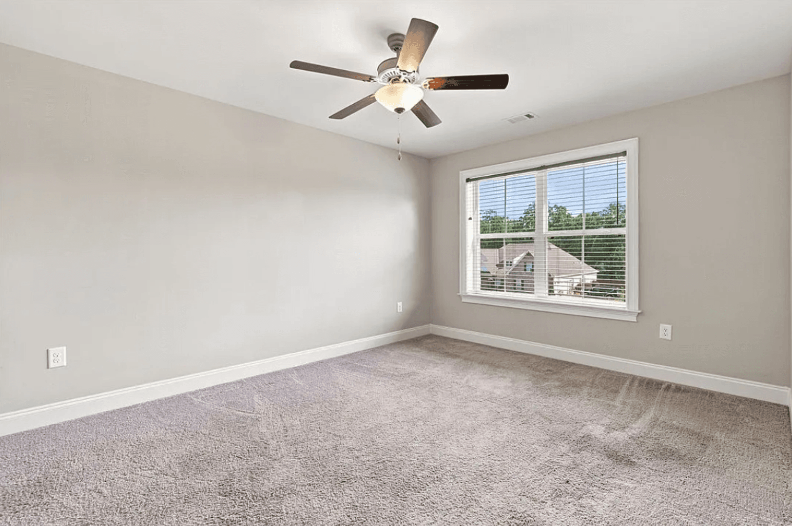 Opelika House: 856 Violet Ln