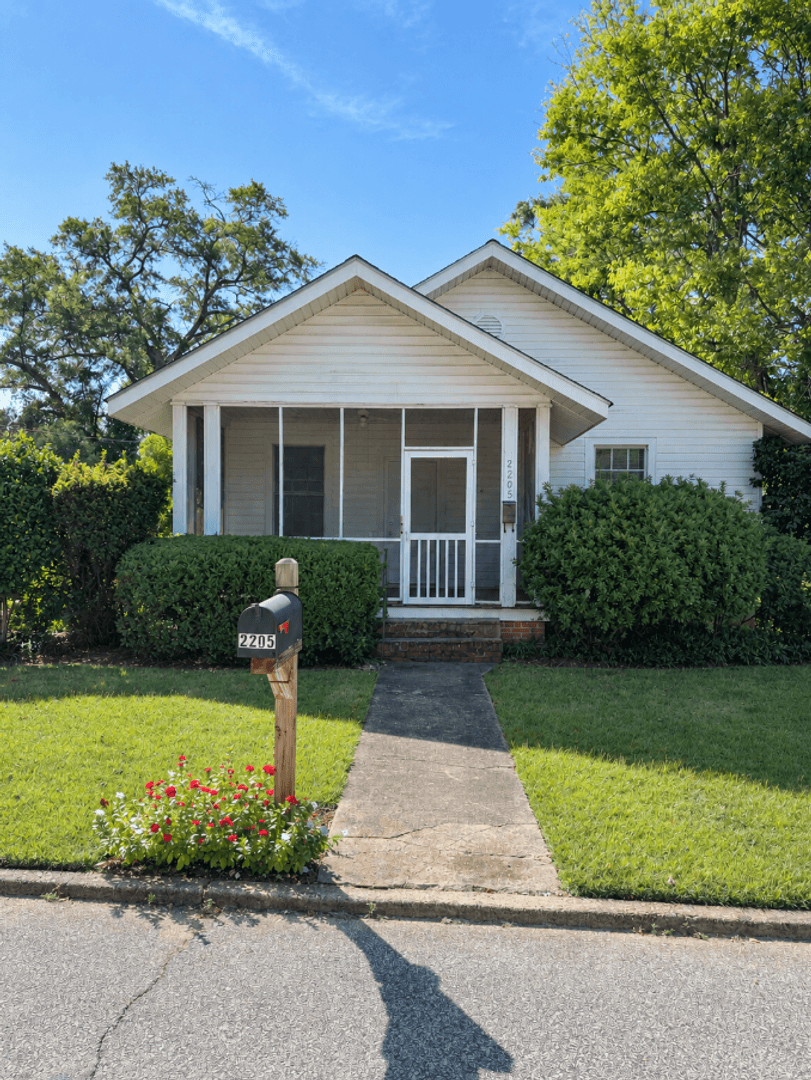 Opelika House: 2205 2nd Ave.