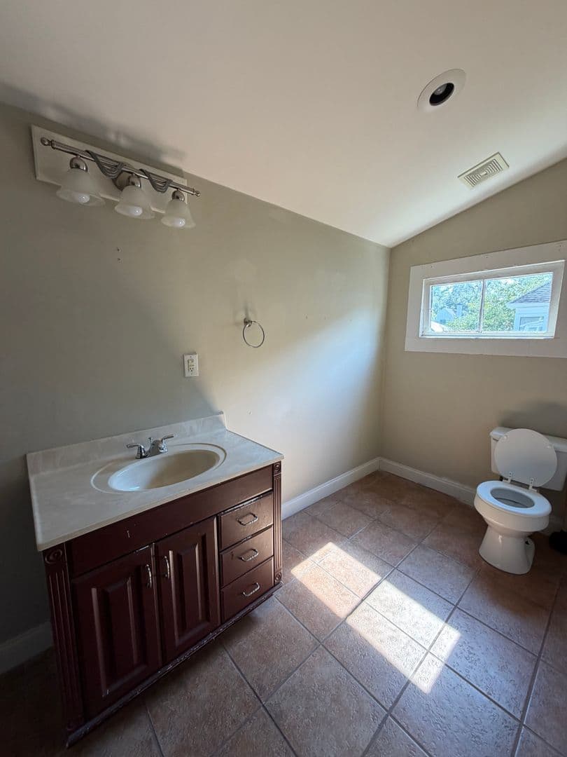Opelika House: 707 Ave. D