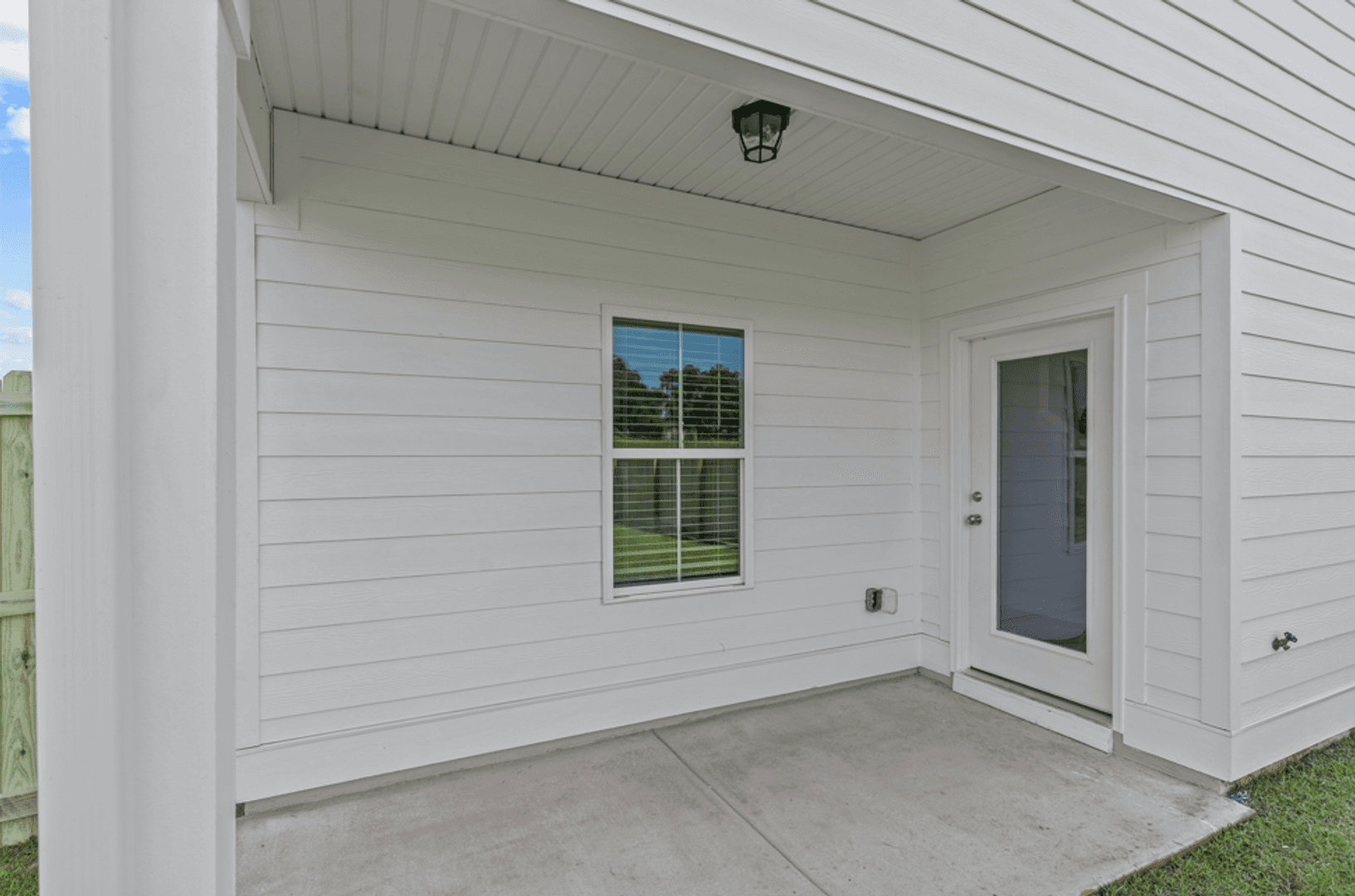 Enterprise Townhome: 200 Clifton Dr.