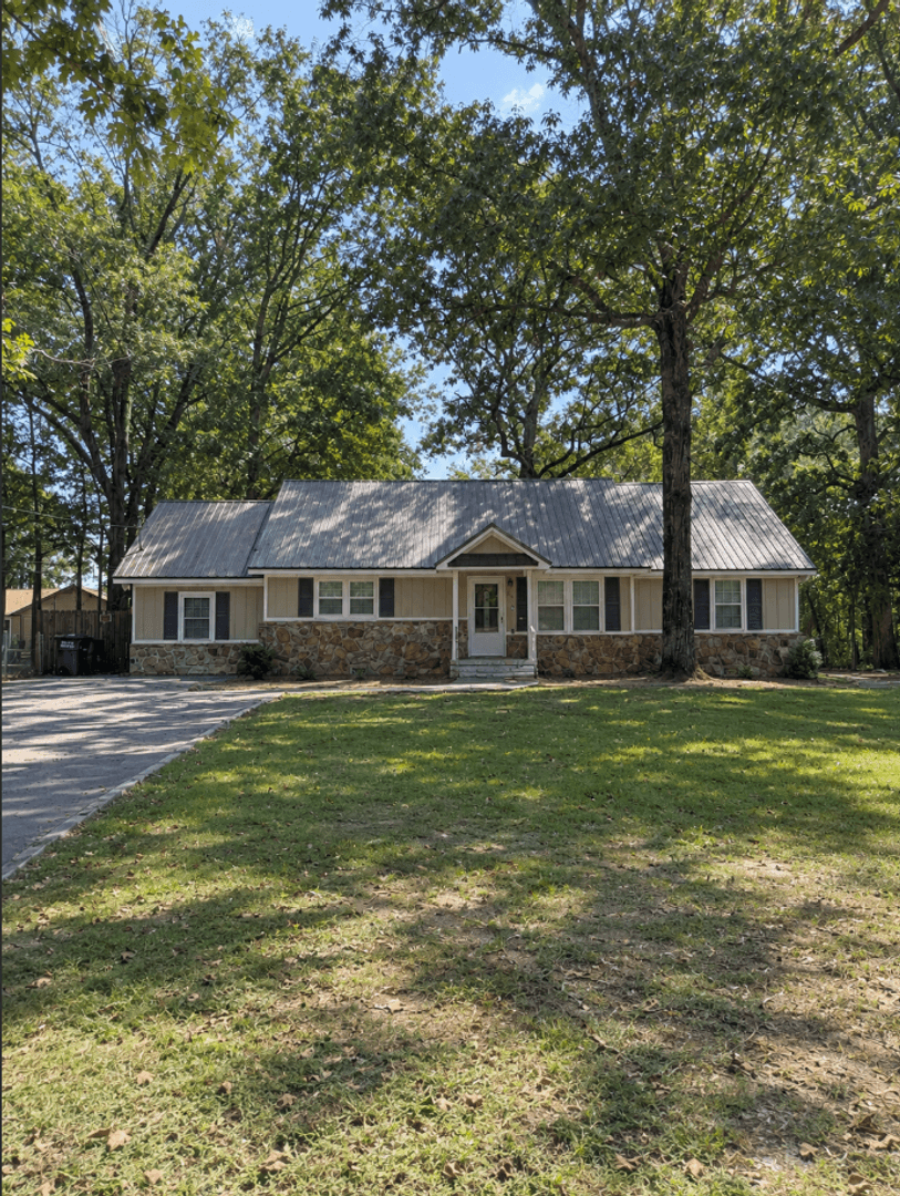 Opelika House: 503 Lake Condy Rd.