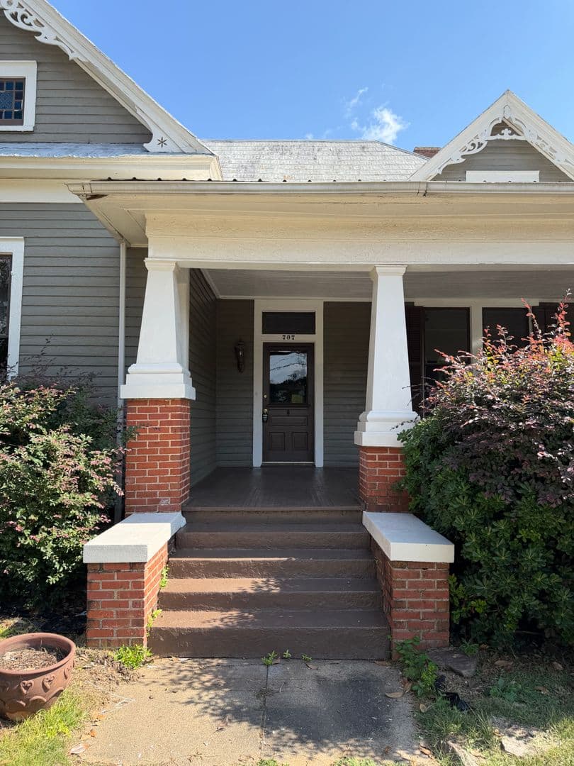 Opelika House: 707 Ave. D