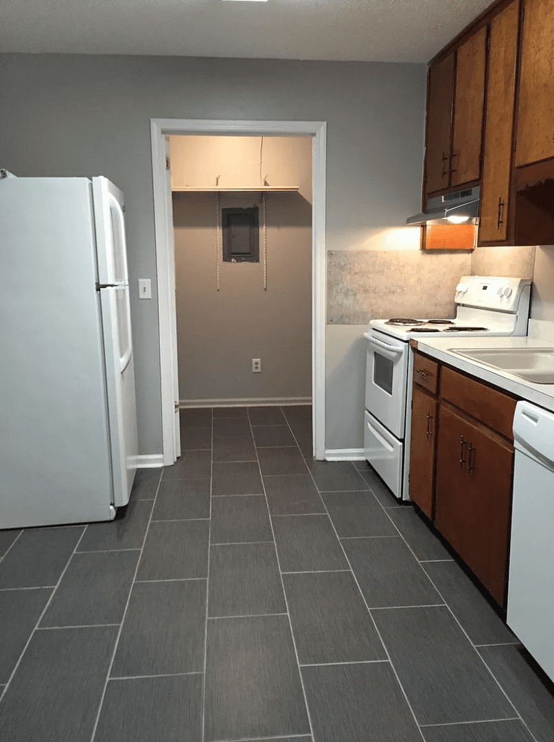 Auburn Apartment: 108-110 Lacosta Circle