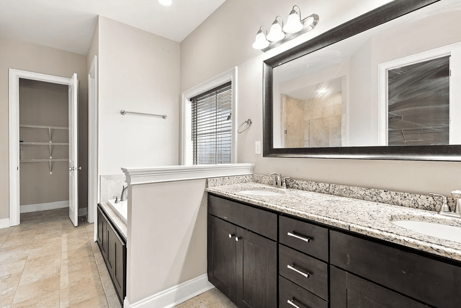 Opelika House: 856 Violet Ln