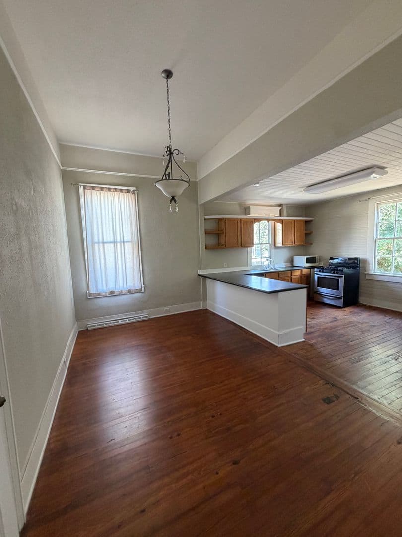 Opelika House: 707 Ave. D