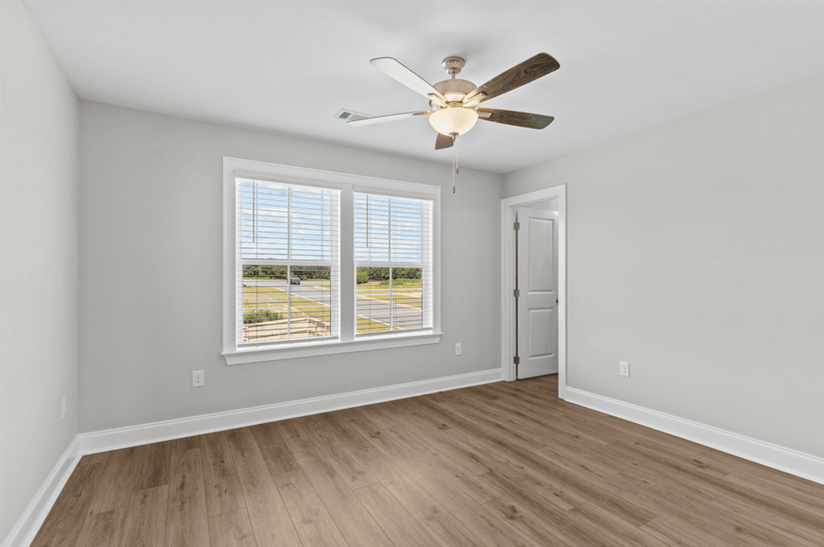 Enterprise Townhome: 200 Clifton Dr.
