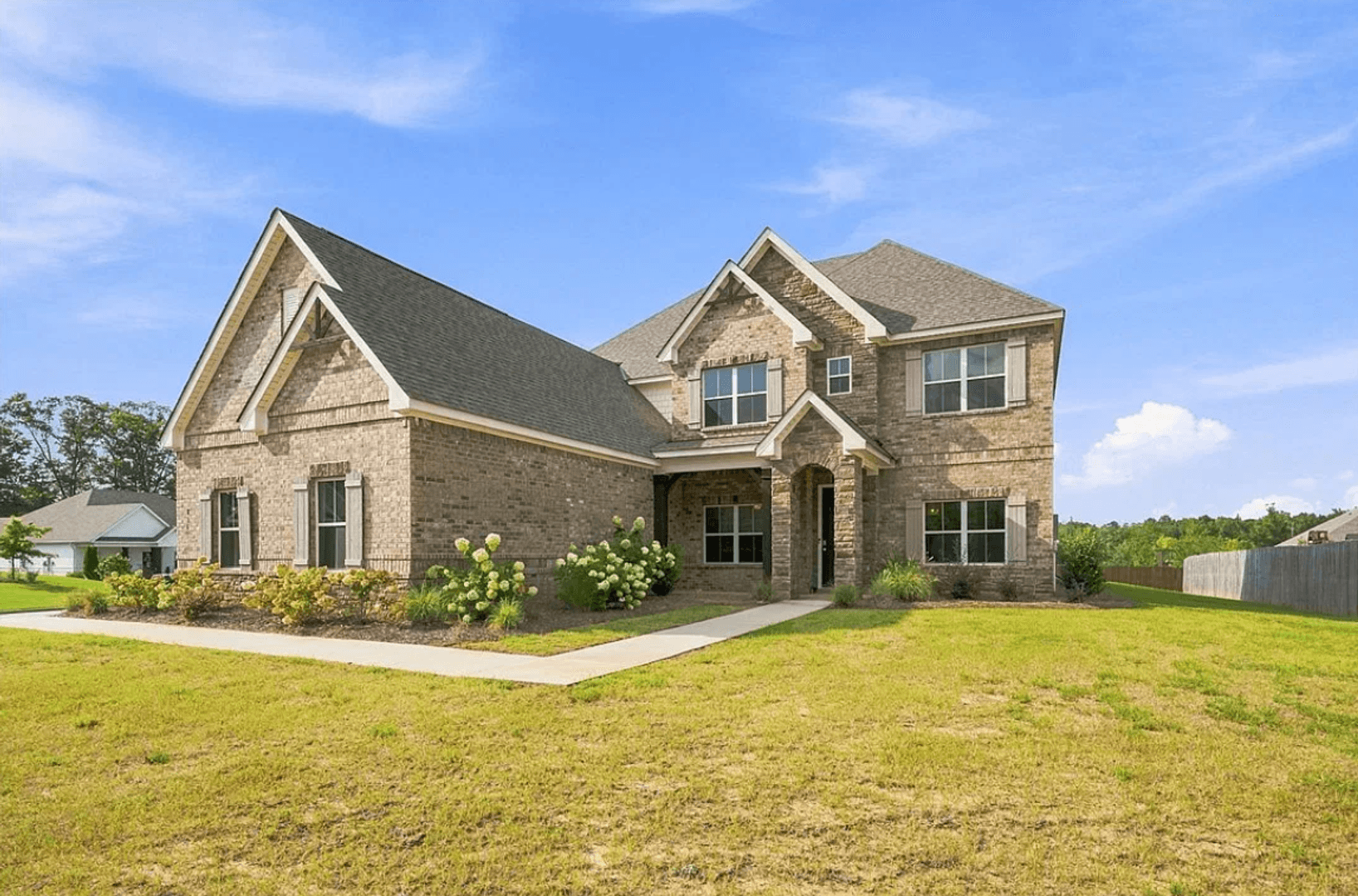 Opelika House: 856 Violet Ln