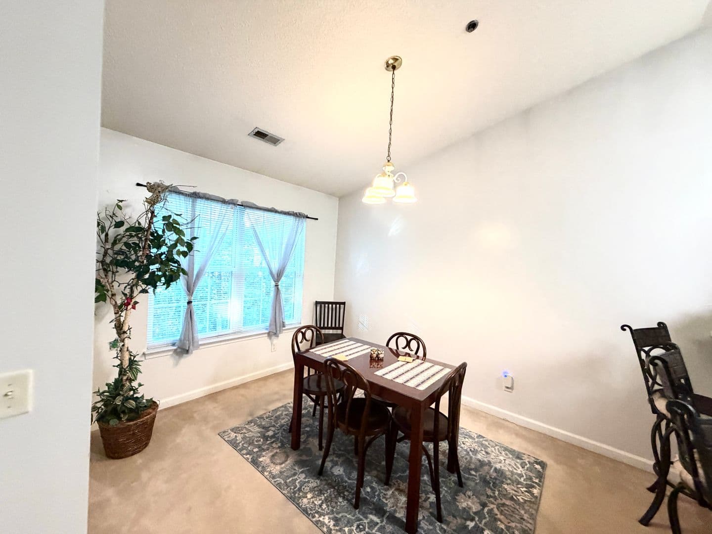 Wilmington House: 1605 Willoughby park unit 7