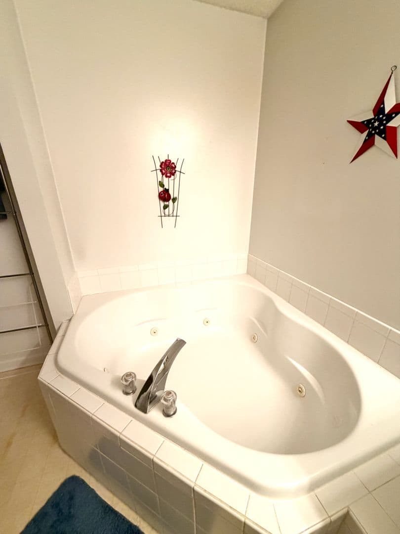 Wilmington House: 1605 Willoughby park unit 7