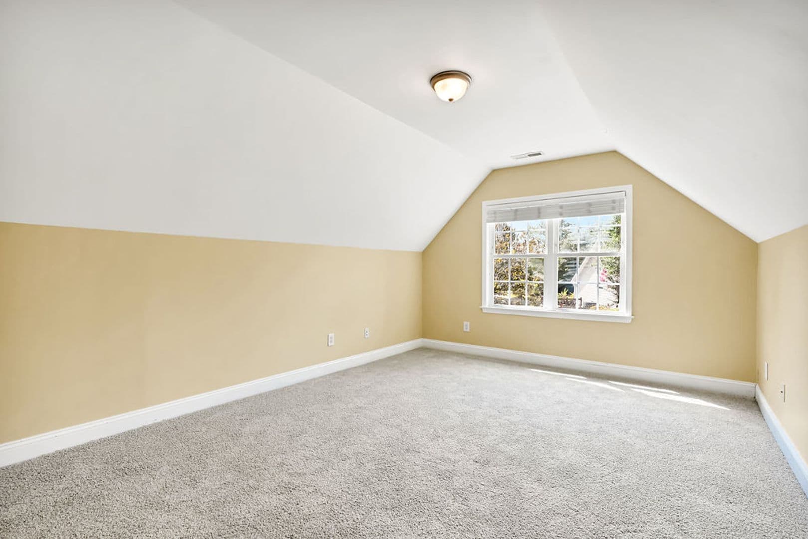 Leland House: 104 Grasmere Ct.