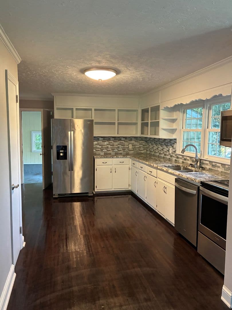 Kingsport House: 4145 Skyland Drive