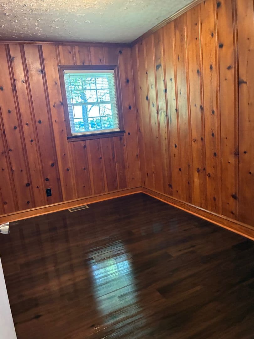 Kingsport House: 4145 Skyland Drive