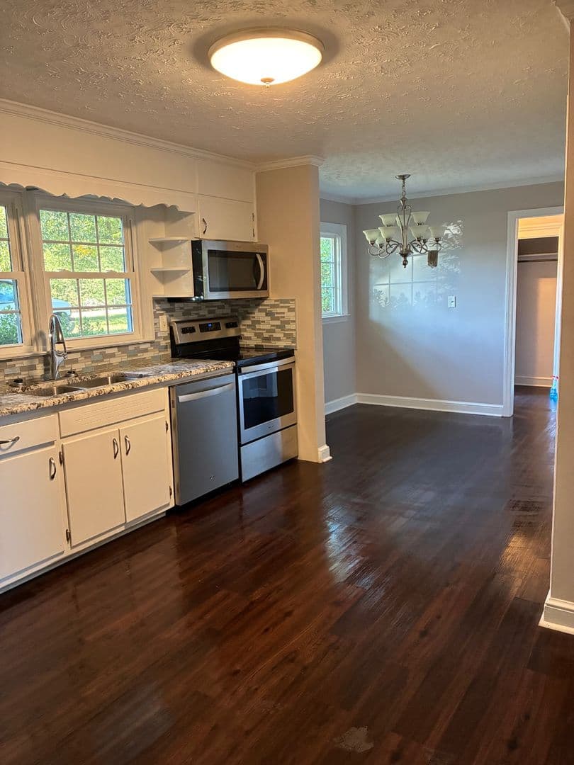 Kingsport House: 4145 Skyland Drive